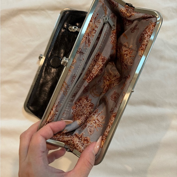 Hobo Lauren Clutch-Wallet - Picture 2 of 6
